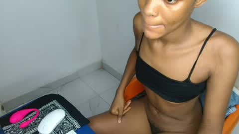 Snapshot of slim_wetpussyy chatting on July 12, 2026, 7:10 am Bella online show from July 12, 2026, 7:10 am