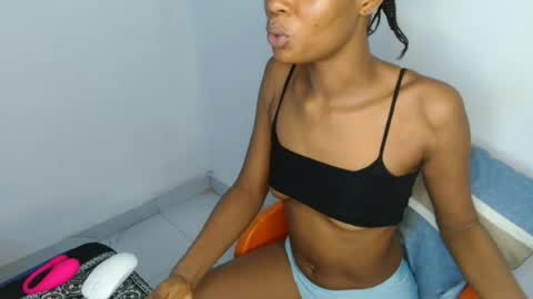 Snapshot of slim_wetpussyy chatting on July 14, 2026, 8:14 pm Bella online show from July 14, 2026, 8:14 pm