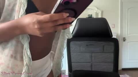 slimebonygurl online show from April 13, 2026, 2:22 pm