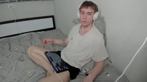 Snapshot of slippery_baby chatting on January 8, 2025, 10:04 am Mila online show from January 8, 2025, 10:04 am