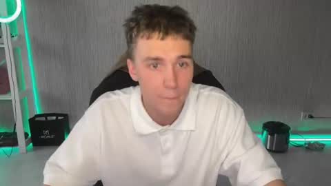 Snapshot of slippery_baby chatting on June 21, 2026, 7:16 pm Mila online show from June 21, 2026, 7:16 pm