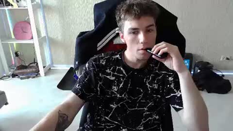 Snapshot of slippery_baby chatting on July 15, 2026, 1:27 pm Mila online show from July 15, 2026, 1:27 pm