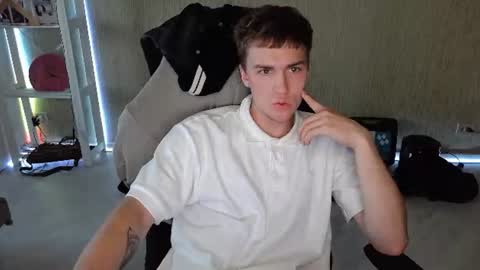Snapshot of slippery_baby chatting on July 17, 2026, 6:46 pm Mila online show from July 17, 2026, 6:46 pm