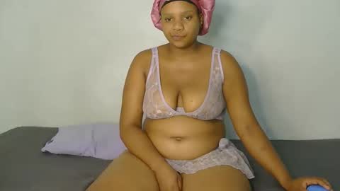 Snapshot of slipperylipsx chatting on June 1, 2026, 7:15 pm slipperylipsx online show from June 1, 2026, 7:15 pm
