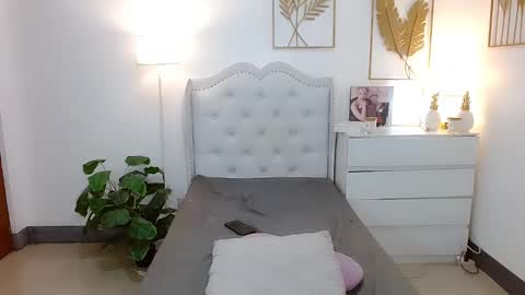 slutty_aurora online show from February 17, 2025, 4:48 pm