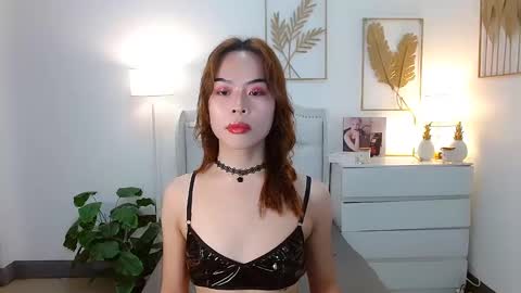 slutty_aurora online show from February 19, 2025, 2:12 pm