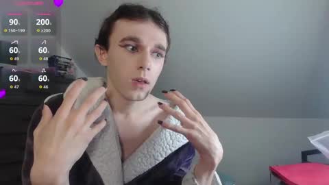 Natsu online show from November 6, 2025, 6:42 pm