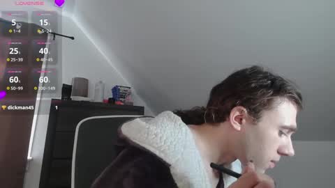 Natsu online show from November 20, 2025, 6:29 pm