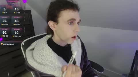 Natsu online show from December 15, 2025, 6:45 pm