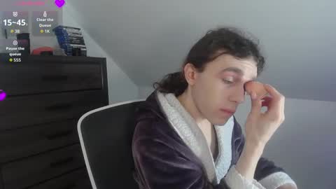 Natsu online show from March 18, 2026, 4:10 pm