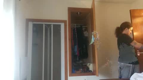 Snapshot of sluttysuzie17 chatting on May 6, 2026, 3:39 pm SluttySuzie17 online show from May 6, 2026, 3:39 pm
