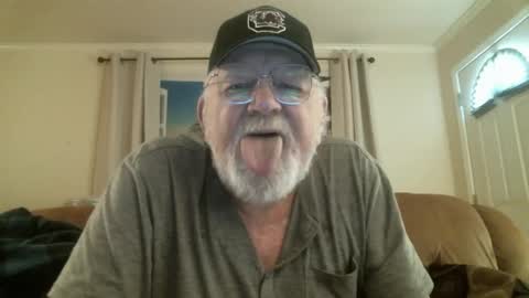 Snapshot of slydevil_sc chatting on October 6, 2025, 7:44 pm Sly online show from October 6, 2025, 7:44 pm