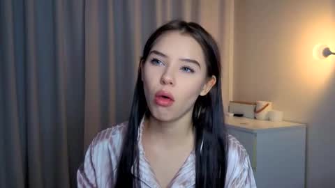 Lily online show from December 17, 2025, 1:28 pm