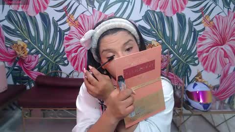 Snapshot of small__naughty chatting on May 5, 2026, 1:19 pm Mariana Torres online show from May 5, 2026, 1:19 pm