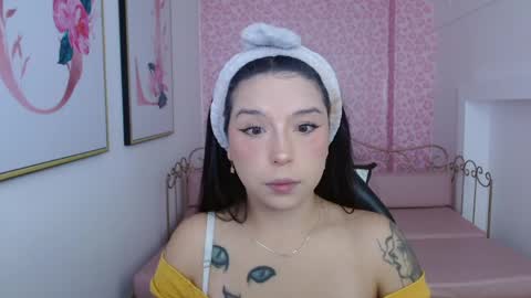 Snapshot of small__naughty chatting on May 14, 2026, 1:29 pm Mariana Torres online show from May 14, 2026, 1:29 pm