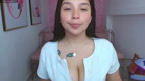 Snapshot of small__naughty chatting on June 12, 2026, 1:21 pm Mariana Torres online show from June 12, 2026, 1:21 pm