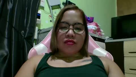 Snapshot of small_boobs59 chatting on April 28, 2026, 11:04 am Lovewella online show from April 28, 2026, 11:04 am