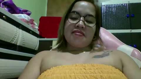 Snapshot of small_boobs59 chatting on May 3, 2026, 4:46 pm Lovewella online show from May 3, 2026, 4:46 pm