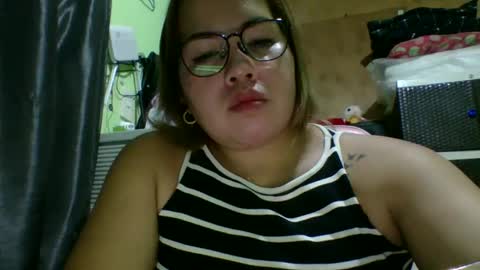 Snapshot of small_boobs59 chatting on May 6, 2026, 2:33 pm Lovewella online show from May 6, 2026, 2:33 pm