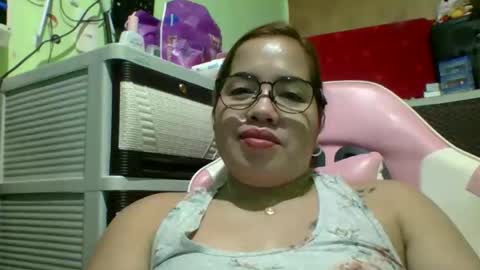 Snapshot of small_boobs59 chatting on May 9, 2026, 3:17 pm Lovewella online show from May 9, 2026, 3:17 pm