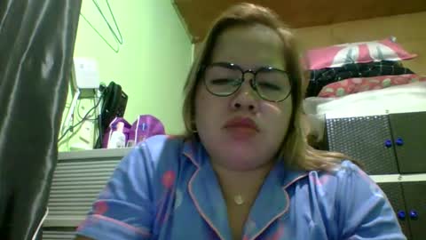 Snapshot of small_boobs59 chatting on May 10, 2026, 4:23 pm Lovewella online show from May 10, 2026, 4:23 pm