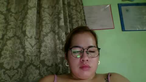 Snapshot of small_boobs59 chatting on May 18, 2026, 4:51 am Lovewella online show from May 18, 2026, 4:51 am