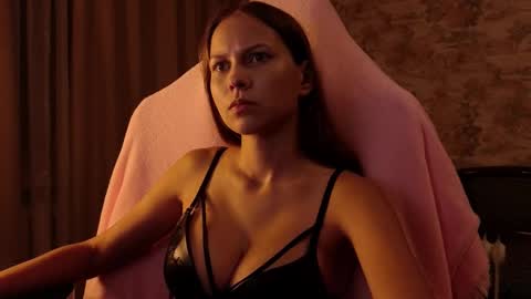 Emma online show from October 15, 2025, 6:30 pm