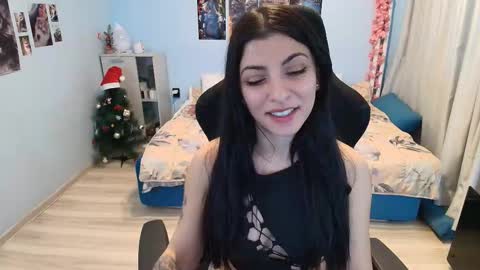 small_horny_girl online show from December 17, 2025, 7:36 am