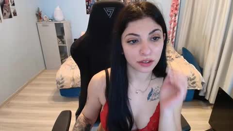 small_horny_girl online show from January 13, 2026, 8:19 am