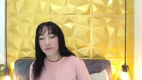 Small Hot19 online show from March 12, 2025, 4:35 pm