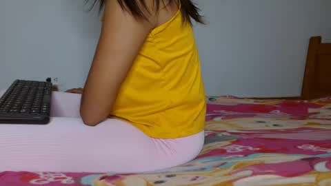 Snapshot of smallflorecita chatting on March 3, 2025, 6:04 am smallflorecita online show from March 3, 2025, 6:04 am