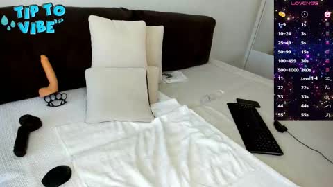 Alex online show from October 12, 2025, 4:00 am