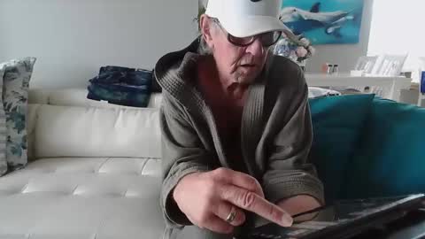 Daddy online show from January 8, 2025, 6:20 pm