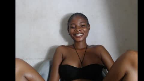 Snapshot of smallsluty chatting on June 19, 2026, 7:12 am smallsluty online show from June 19, 2026, 7:12 am