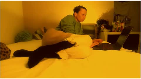 smile_dance_ online show from February 15, 2025, 11:17 am