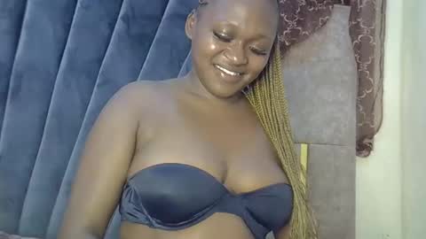 smiley_berry online show from October 5, 2025, 6:50 pm