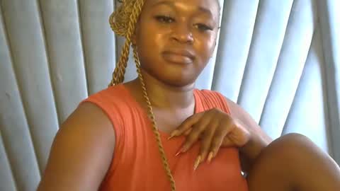 smiley_berry online show from November 17, 2025, 5:13 am