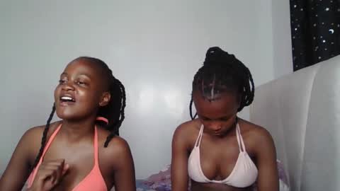 Snapshot of smiley_luv1 chatting on December 16, 2025, 8:19 am smiley luv1 online show from December 16, 2025, 8:19 am