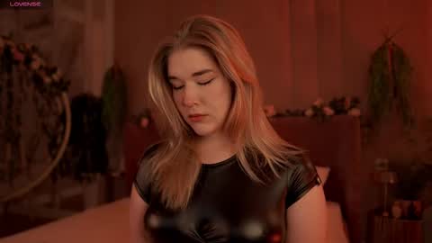 Mia online show from September 14, 2025, 5:06 am