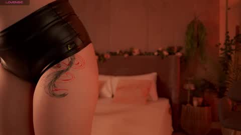 Mia online show from September 21, 2025, 5:09 am