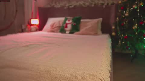 Mia online show from December 3, 2025, 5:15 am