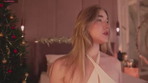 Mia online show from December 15, 2025, 5:01 am