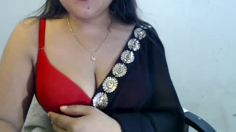 Snapshot of smiley_queen99 chatting on July 11, 2026, 2:31 pm smiley online show from July 11, 2026, 2:31 pm