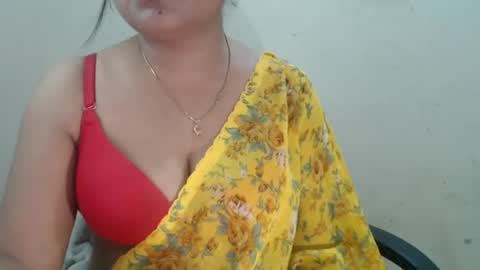 Snapshot of smiley_queen99 chatting on August 4, 2026, 5:15 pm smiley online show from August 4, 2026, 5:15 pm
