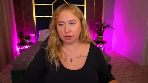 Snapshot of smilingladyy chatting on September 17, 2025, 12:07 pm smilingladyy online show from September 17, 2025, 12:07 pm