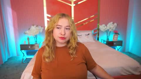 Snapshot of smilingladyy chatting on September 18, 2025, 12:18 pm smilingladyy online show from September 18, 2025, 12:18 pm