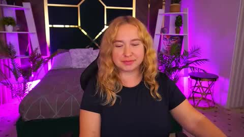 Snapshot of smilingladyy chatting on September 23, 2025, 12:30 pm smilingladyy online show from September 23, 2025, 12:30 pm