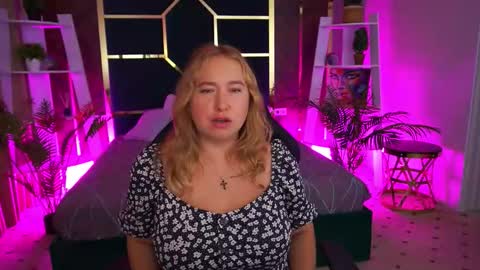 Snapshot of smilingladyy chatting on September 24, 2025, 1:03 pm smilingladyy online show from September 24, 2025, 1:03 pm