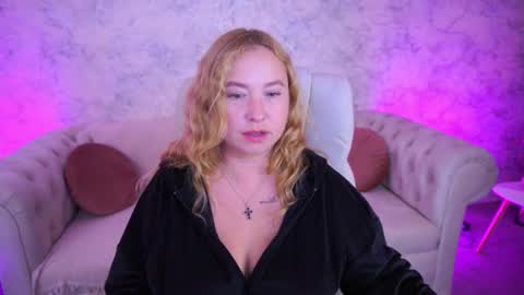Snapshot of smilingladyy chatting on September 27, 2025, 12:21 pm smilingladyy online show from September 27, 2025, 12:21 pm