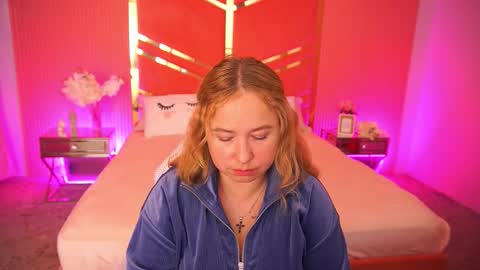 Snapshot of smilingladyy chatting on September 28, 2025, 12:43 pm smilingladyy online show from September 28, 2025, 12:43 pm
